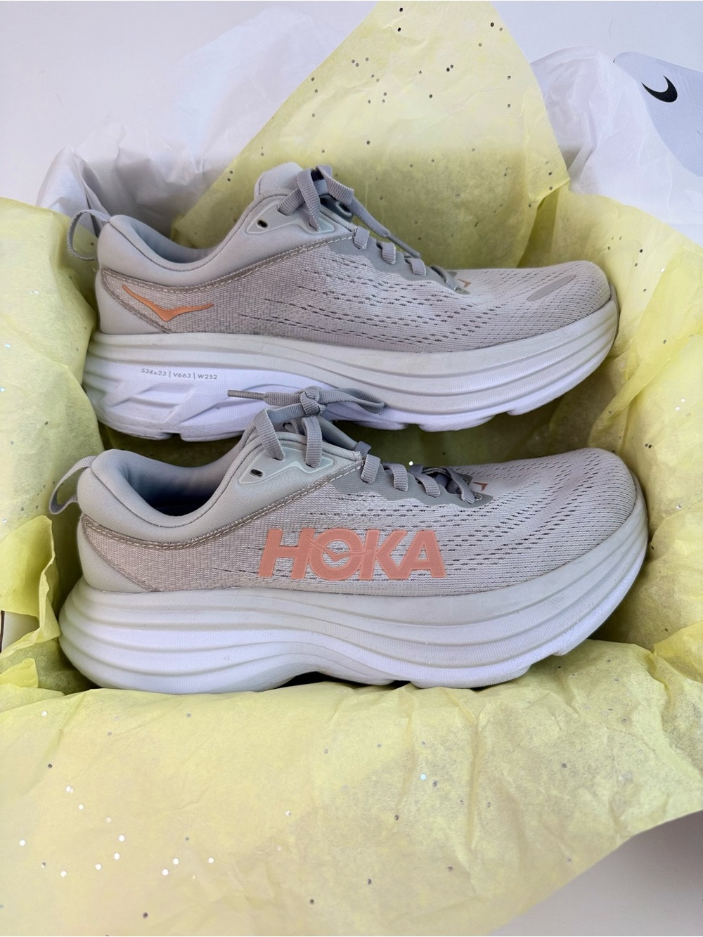 Hoka Bondi 8 Harbor Mist / Lunar Rock sz 7.5B